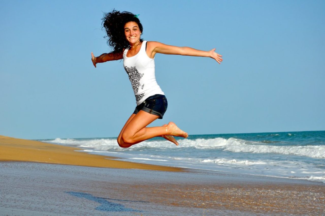 fille-sur-la-plage