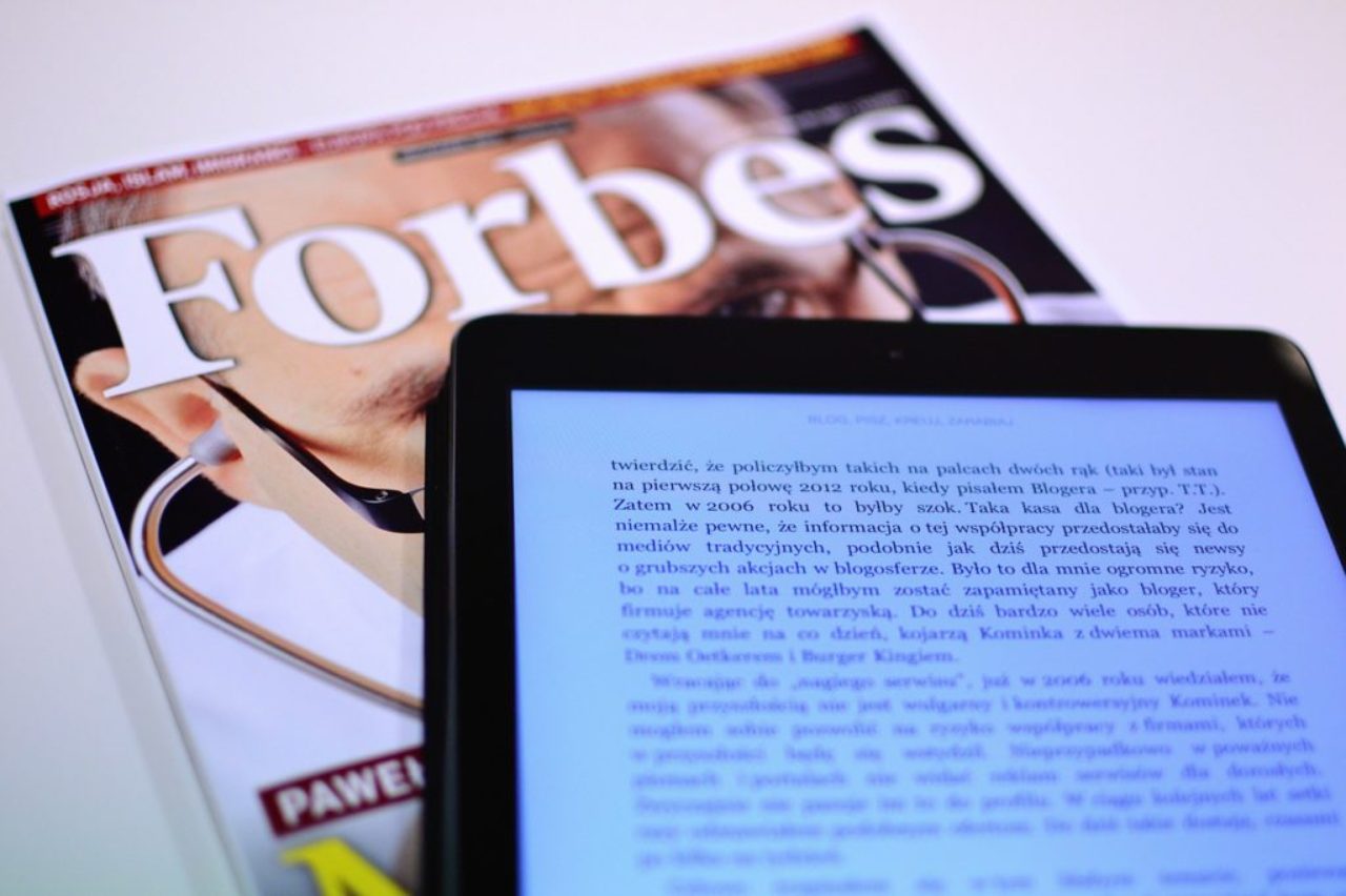 forbes-magazine-avec-ipad-924140_1280