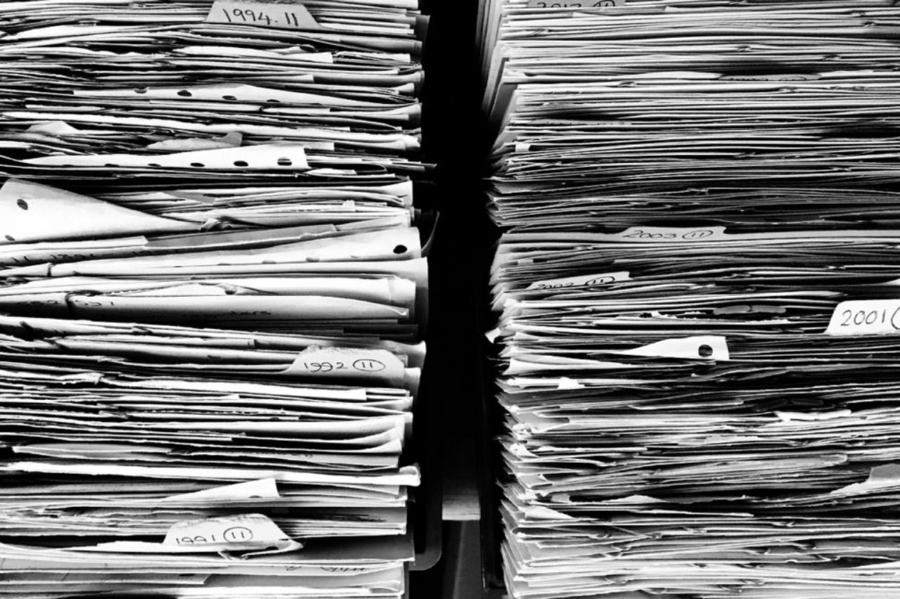 dossiers-papier-bureau-paperasse-pile-1614223