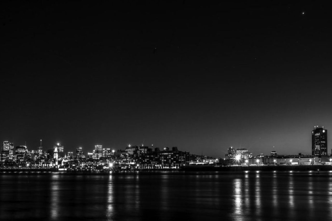 montreal-city-skyline-illuminé la nuit