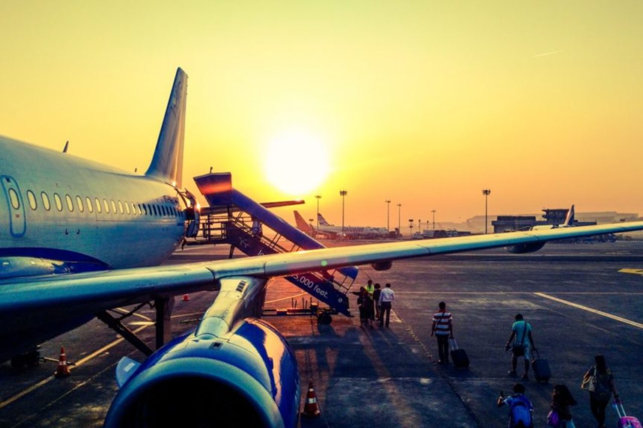 photographie-d'avion-pendant-le-lever-du-soleil-723240