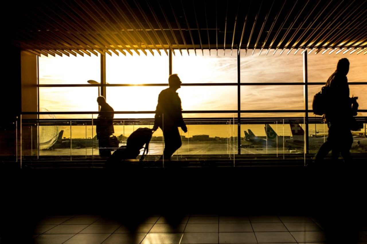 silhouette-de-personne-a-aeroport-227690